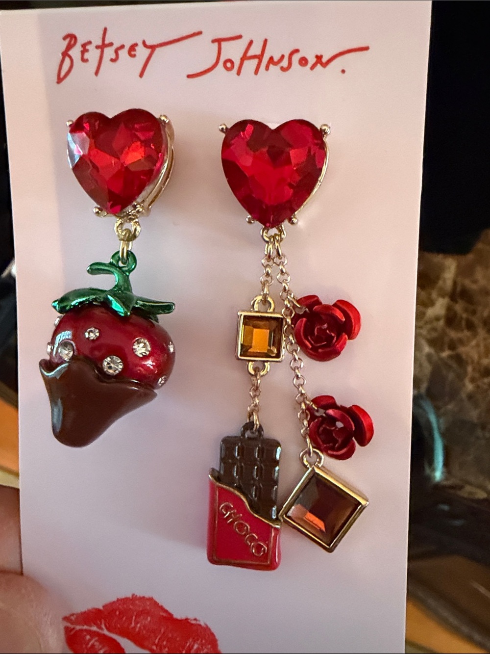 Betsey Johnson NWT Red Heart & Chocolate Strawberry Mismatch Dangle Earrings - Picture 4 of 6